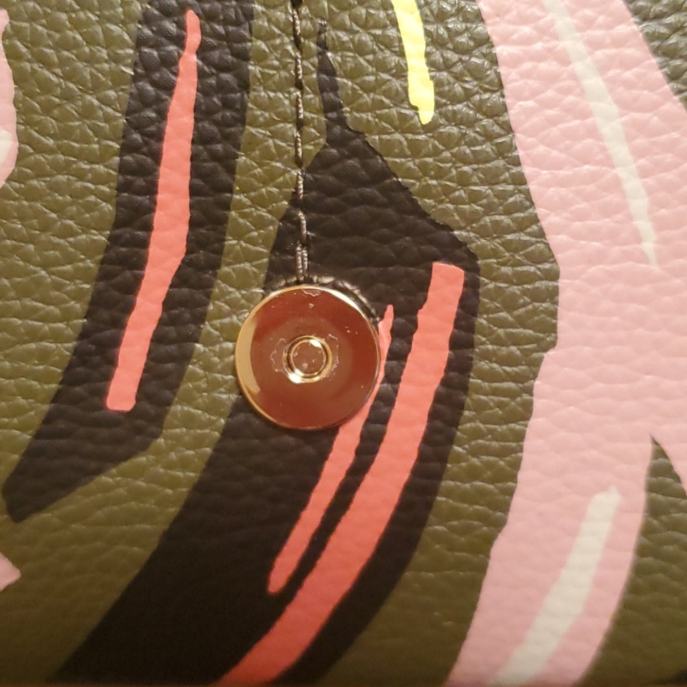 Kate Spade Wallet on a chain - Picture 8 of 16